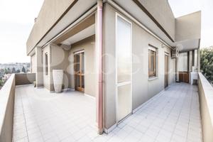 Attico Signorile con Ascensore e Posto Auto