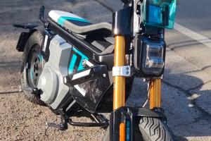 BMW CE 02 (11 kW) 2024-Moto elettrica pari a 125cc