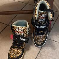 Sneakers Adidas alte con stampa leopardata