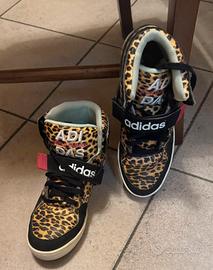 Sneakers Adidas alte con stampa leopardata