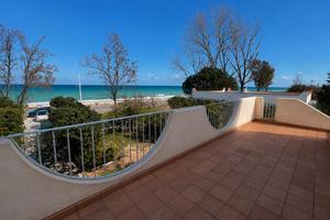 Villa bifamiliare fronte mare