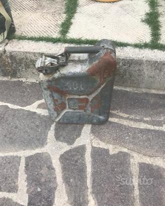 Serbatoio militare in metallo