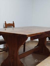 Tavolo in legno di ulivo