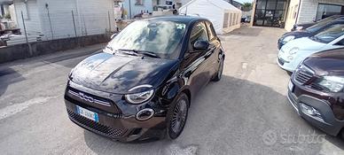 Fiat 500 500e Berlina 42 kWh La Prima