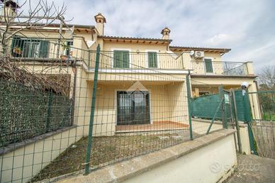 VILLA A SCHIERA A FORANO