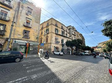 4 LOCALI A NAPOLI