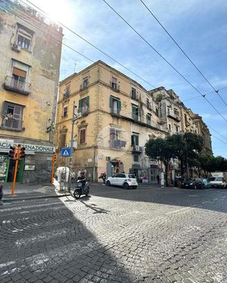 4 LOCALI A NAPOLI