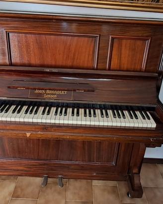 Pianoforte a muro 
