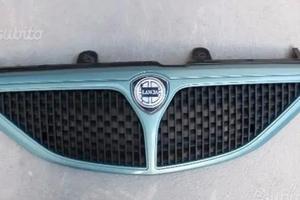 Mascherina calandra anteriore lancia y