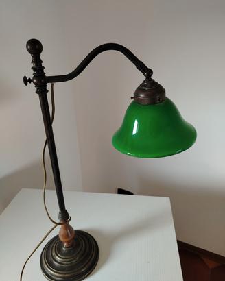 Lampada da tavolo con vetro verde