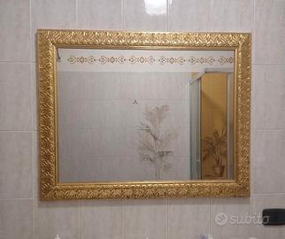 Specchio da parete vintage con cornice lavorata