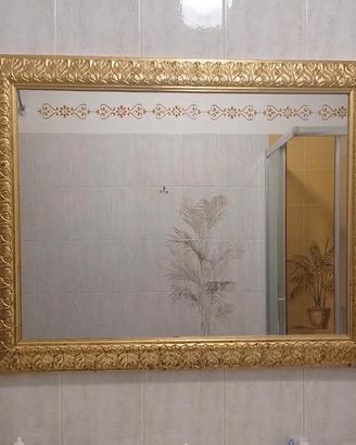 Specchio da parete vintage con cornice lavorata