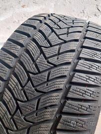 4 gomme invernali 225/40/19 93W Dunlop