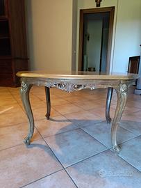 Tavolino in stile classico