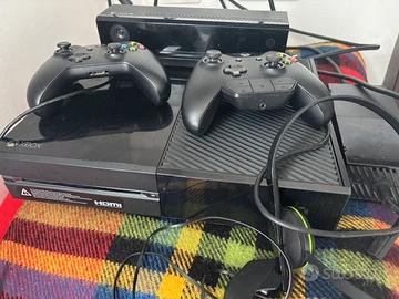XBOX ONE +  2 CONTROLLERS +CUFFIE+GIOCHI