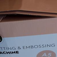 Fustellatrice e embossing machine 