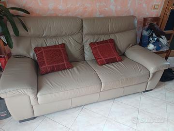 Divano e tavolino salotto