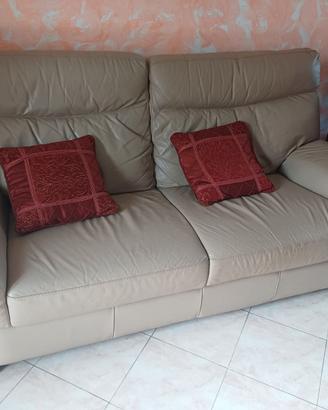 Divano e tavolino salotto