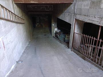 Box / Garage di 250 m² a Riposto