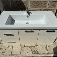 Mobile bagno e specchio contenitore