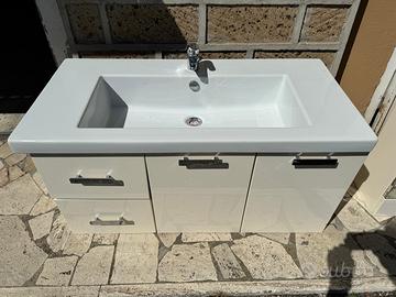 Mobile bagno e specchio contenitore