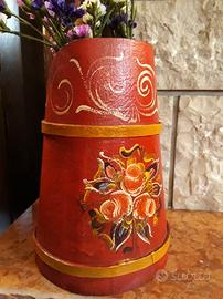 Boccale in legno dipinto a  mano