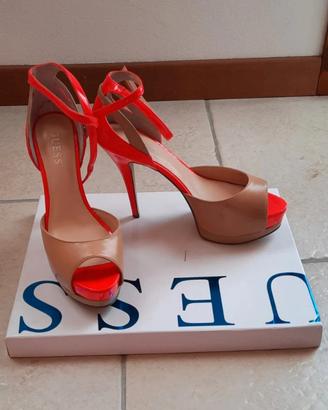 Sandalo Guess vernice beige e corallo 