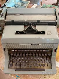 Macchina da scrivere Olivetti linea 88