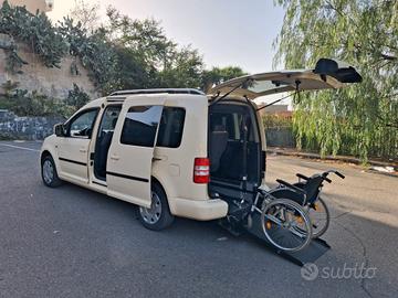 Volkswagen Caddy Pianale ribassato con rampa disab