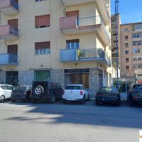 NOTARBARTOLO:LOCALE COMMERCIALE 3 LIVELLI