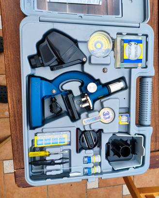 Kit piccolo chimico con microscopio per esperiment