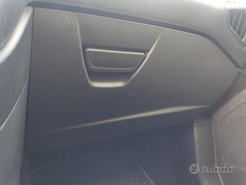 Cassetto portaoggetti FORD FOCUS del 2015