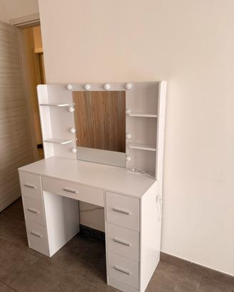 Mobiletto/scrivania da trucco
