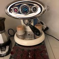 Macchina del caffe con porta capsule in vetro