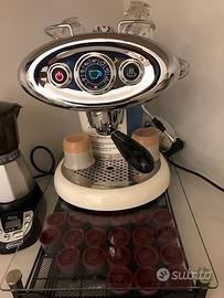 Macchina del caffe con porta capsule in vetro