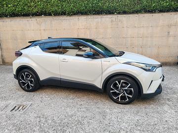 Toyota chr ibrida stile 