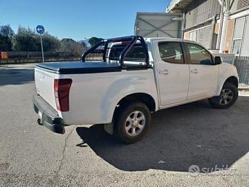 Isuzu D-Max Roll bar nero con copertura tonneau