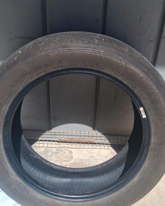 Gomme auto mis 215/55/17 Good Year