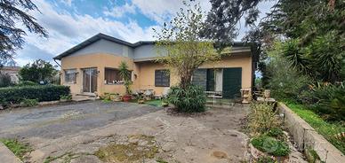 Casa con terreno edificabile
