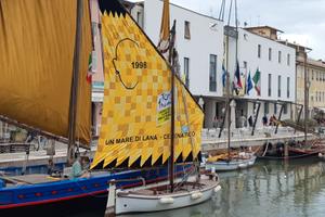 Barca storica con vela al terzo