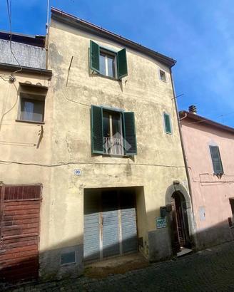3 LOCALI A VALENTANO
