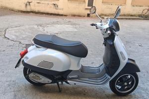 Vespa 300 super