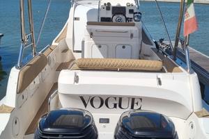 ZAR 97 Skydeck con 2 x 300 Hp Suzuki