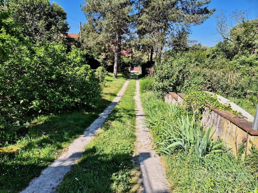 Rustico / Casale di 420 m² con più di 5 locali a C - Vista 4