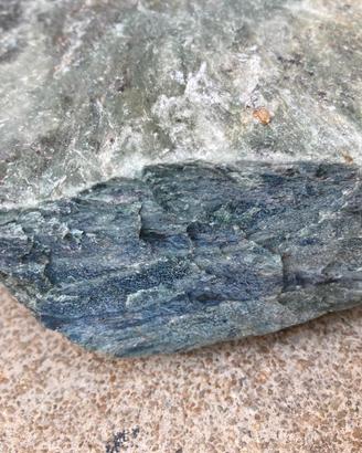 pietra serpentinite grezza 