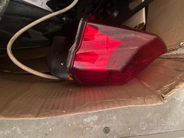 diversi pezzi moto xj6