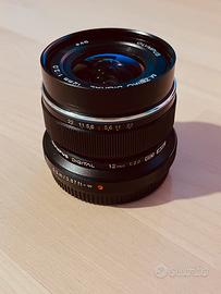 Olympus M.Zuiko Digital ED 12mm f/2 obiettivo