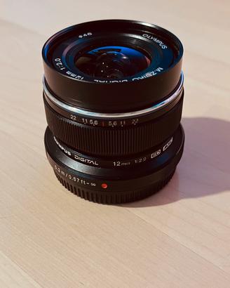 Olympus M.Zuiko Digital ED 12mm f/2 obiettivo
