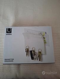 Portachiavi e posta magnetico da parete.  Umbra