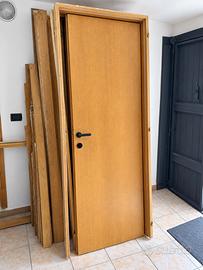5 porte interne in legno rovere e vetri